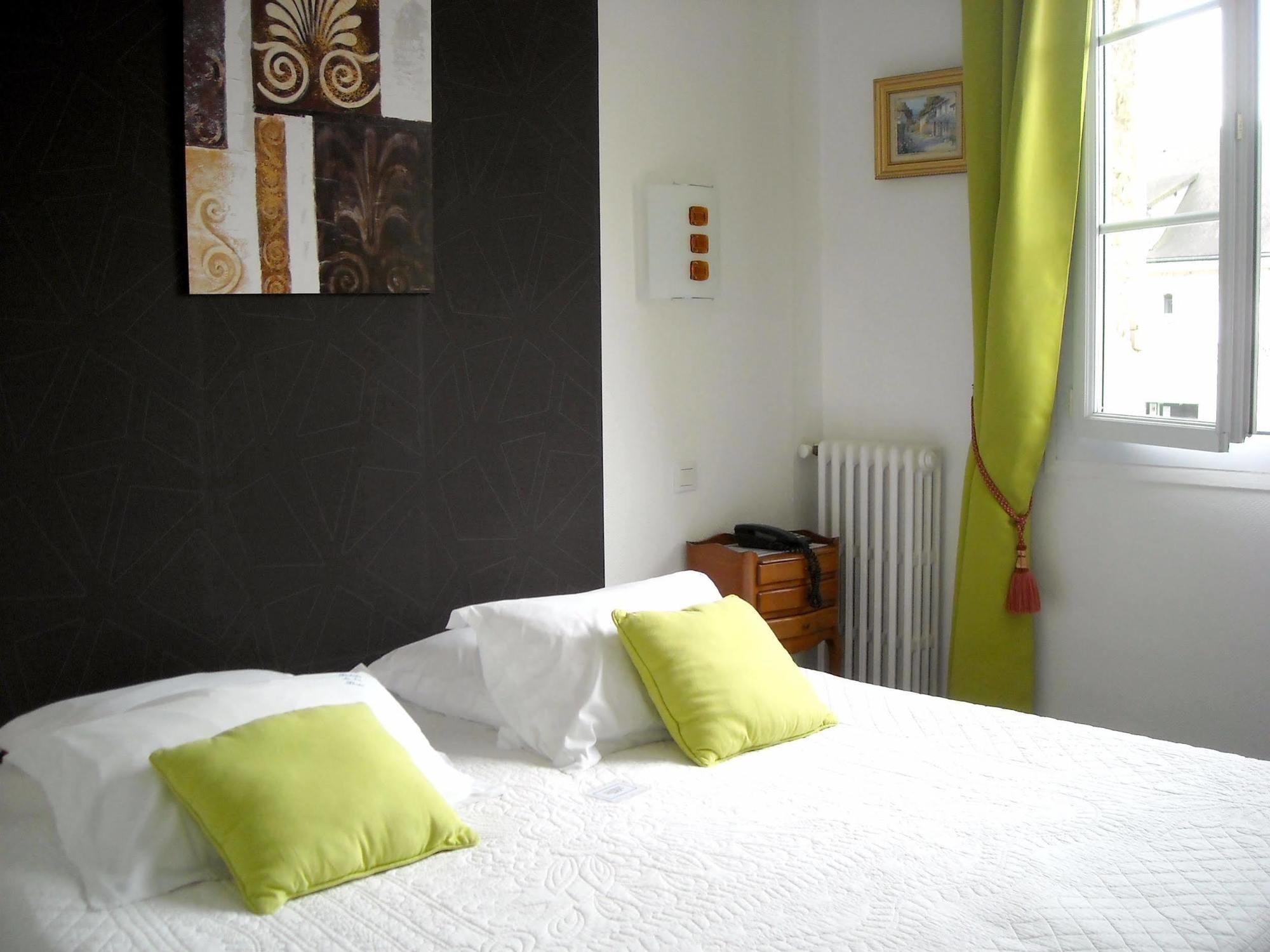 Logis Hotel Le Relais De La Poste Restaurant Le Fil Du Temps Thury-Harcourt-le-Hom Exterior foto