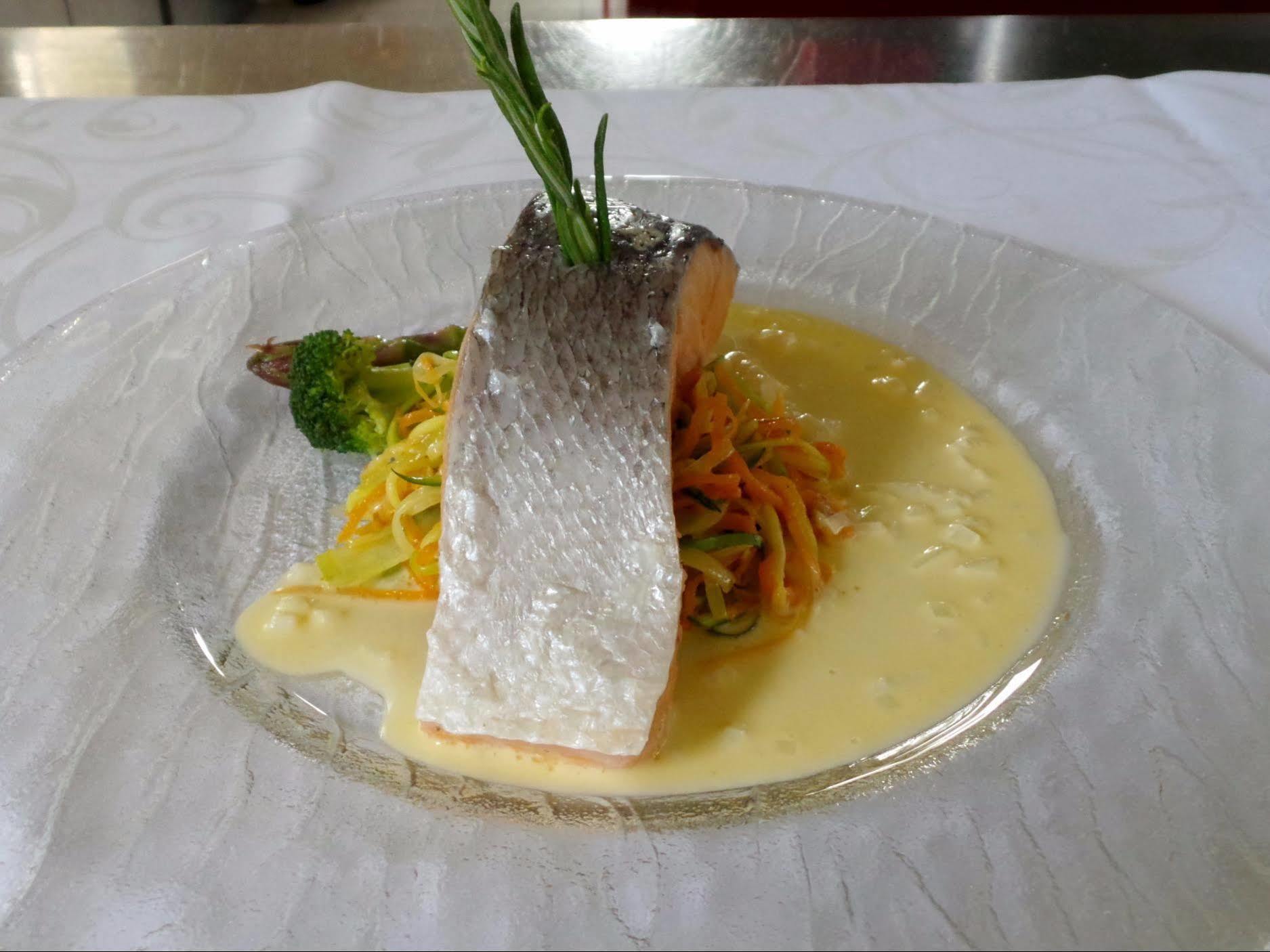 Logis Hotel Le Relais De La Poste Restaurant Le Fil Du Temps Thury-Harcourt-le-Hom Exterior foto