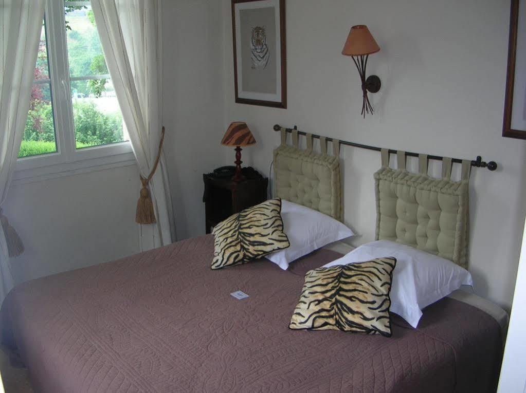 Logis Hotel Le Relais De La Poste Restaurant Le Fil Du Temps Thury-Harcourt-le-Hom Exterior foto