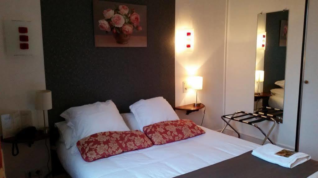 Logis Hotel Le Relais De La Poste Restaurant Le Fil Du Temps Thury-Harcourt-le-Hom Exterior foto