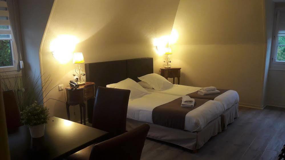 Logis Hotel Le Relais De La Poste Restaurant Le Fil Du Temps Thury-Harcourt-le-Hom Exterior foto