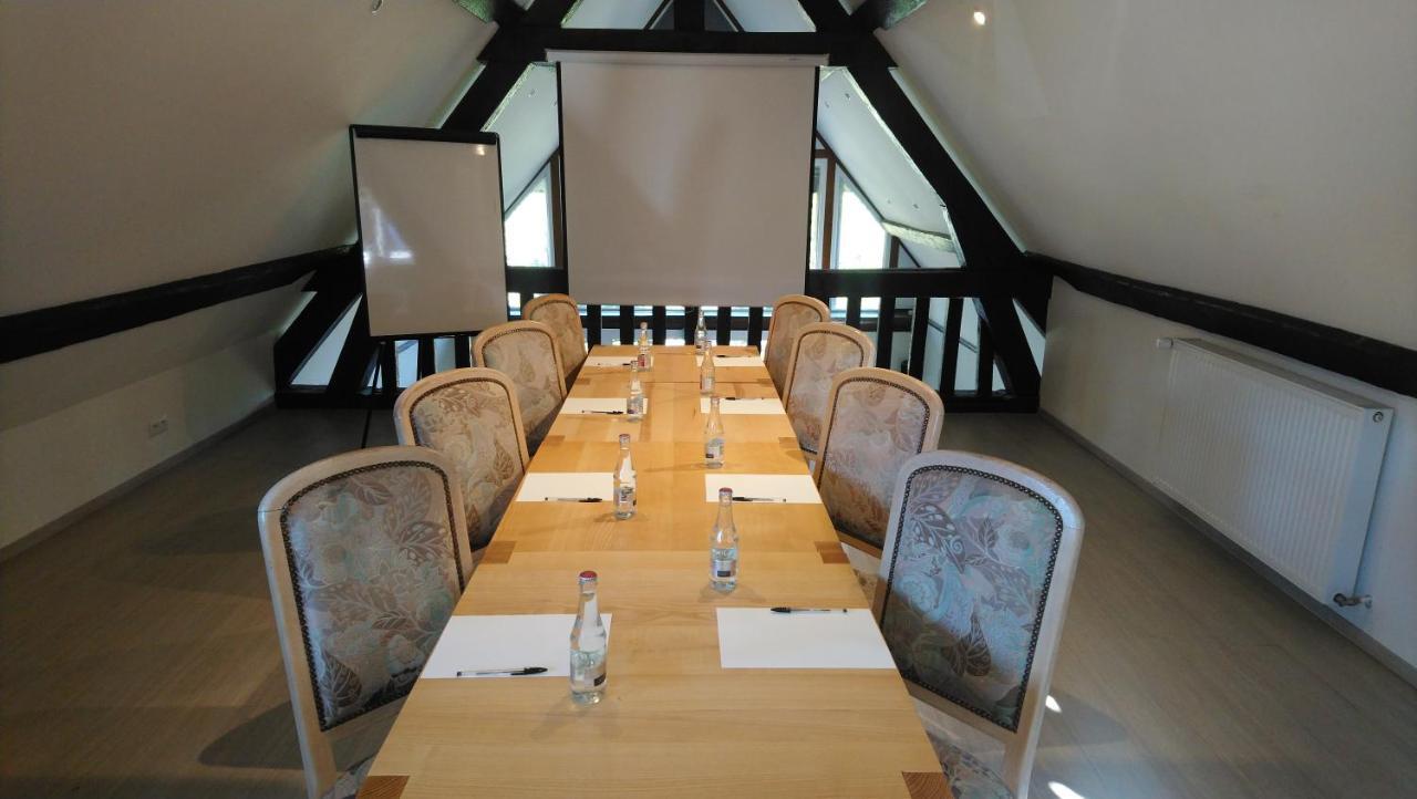 Logis Hotel Le Relais De La Poste Restaurant Le Fil Du Temps Thury-Harcourt-le-Hom Exterior foto